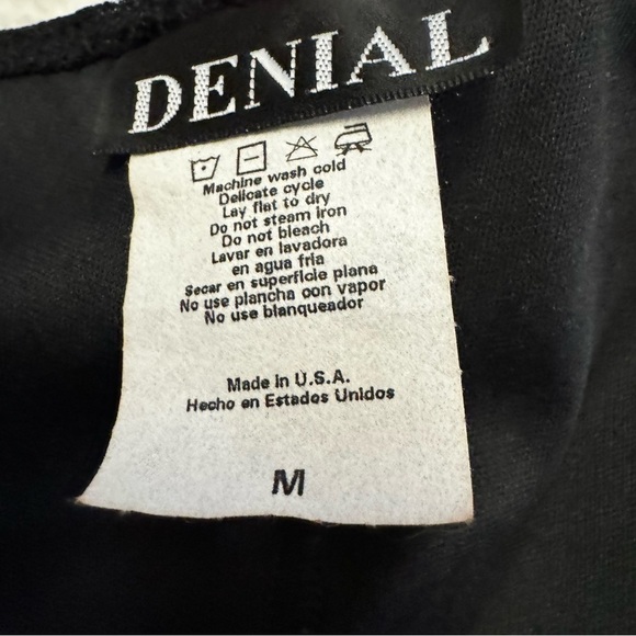 DENIAL Women's Black Dress
Size M
Fully Lined Scoop Neck Sleeveless
NEW Vintage - Picture 5 of 14